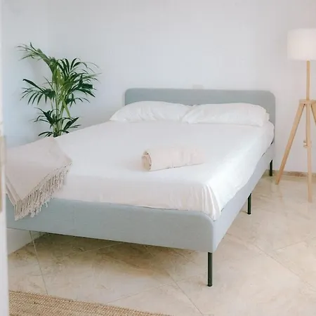 Luxury Beachfront Penthouse With Stunning Views *