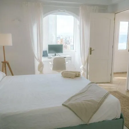 Luxury Beachfront Penthouse With Stunning Views Apartmán