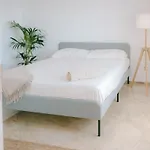 Luxury Beachfront Penthouse With Stunning Views *