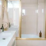 Luxury Beachfront Penthouse With Stunning Views Διαμέρισμα *