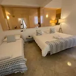 Luxury Beachfront Penthouse With Stunning Views Διαμέρισμα *