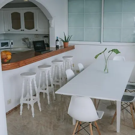 Luxury Beachfront Penthouse With Stunning Views *