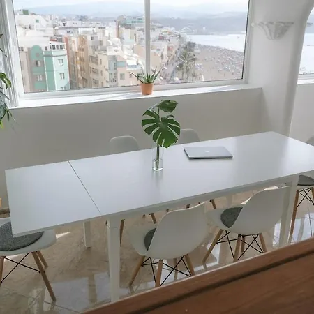 Luxury Beachfront Penthouse With Stunning Views *