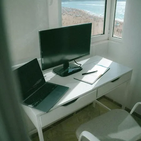 Luxury Beachfront Penthouse With Stunning Views *