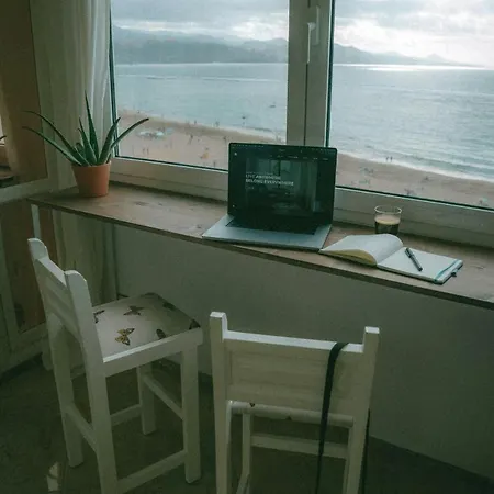 Apartment Luxury Beachfront Penthouse With Stunning Views *