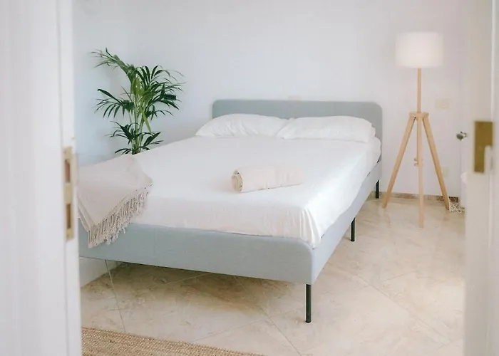 Luxury Beachfront Penthouse With Stunning Views *